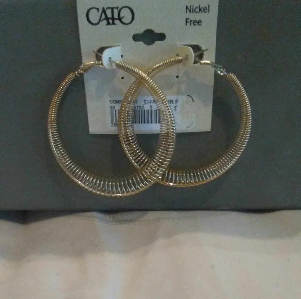 Cato's Hoop Earrings; Gold tone